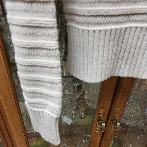 Aeropostle, Size M,  Cream Colored, Cable Knit, Crop Top Hoodie w/ drawstring - Picture 3 of 4